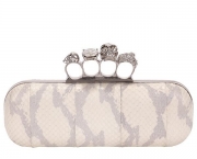 brittania-skull-box-clutch-assinada-por-alexander-mcqueen-e-michael-kors-3