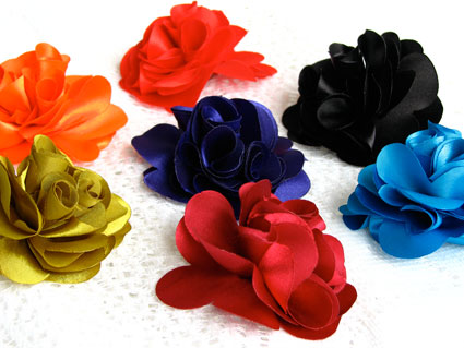 Processo De Fabricação De Broche Com Flor - Classe Mestre - Bordados Com  Contas Vermelhas E Azuis, Passatempo Feminino Imagem de Stock - Imagem de  agulha, brochura: 167960105
