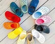 foto-crocs-coloridos-02