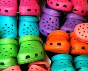 foto-crocs-coloridos-03