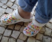 foto-crocs-coloridos-04